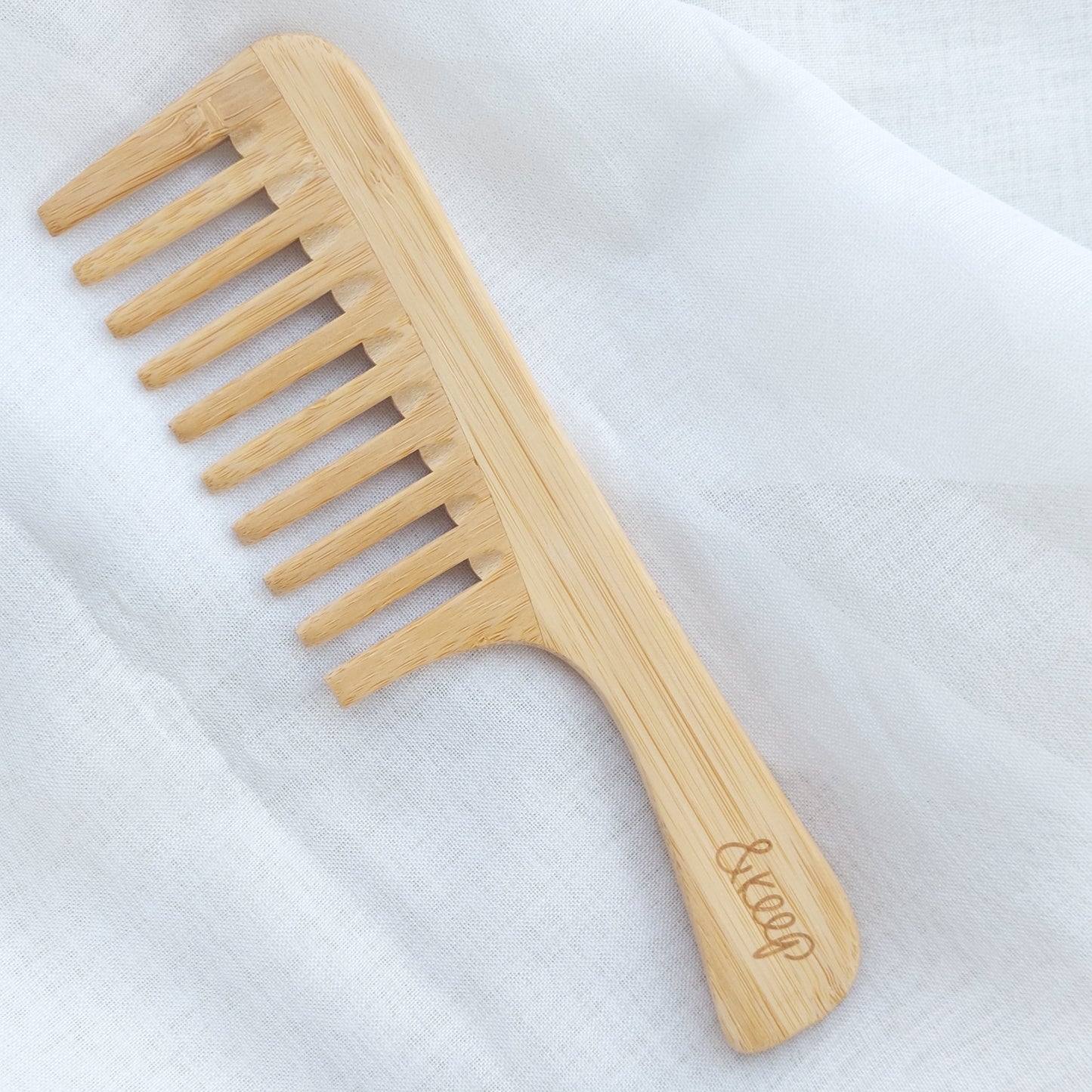 Comb with handle