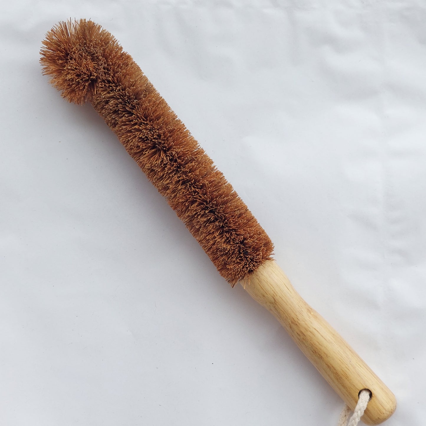 Sisal and bamboo bottle brush